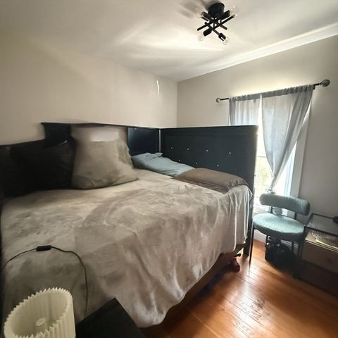 17 Wilcox St, Fall River, MA 02721
