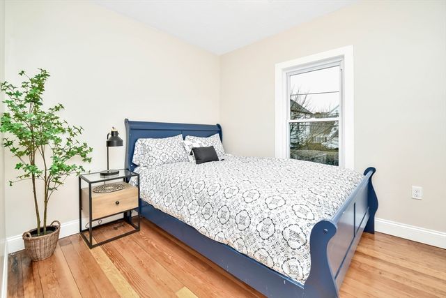 17 Wilcox St, Fall River, MA 02721