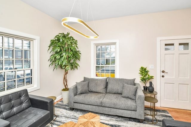 17 Wilcox St, Fall River, MA 02721