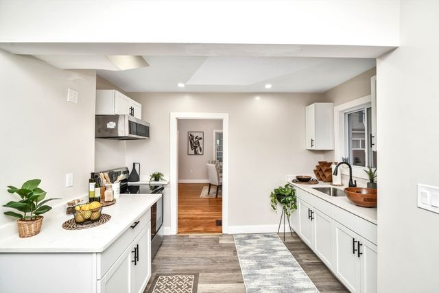 17 Wilcox St, Fall River, MA 02721