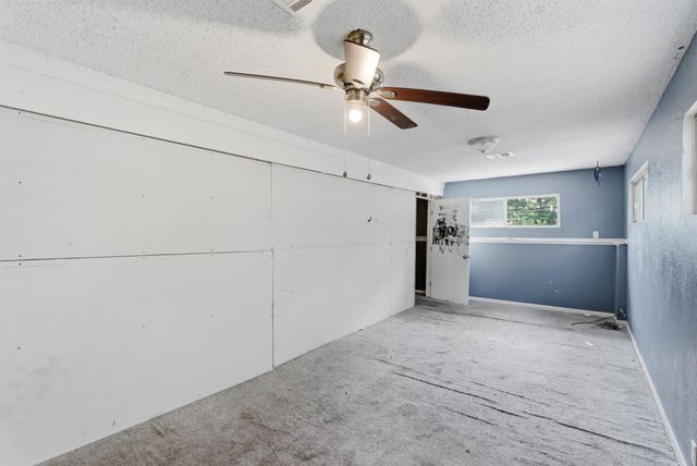 3604 E Skinner, Wichita, KS 67218