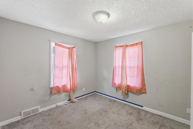 3604 E Skinner, Wichita, KS 67218