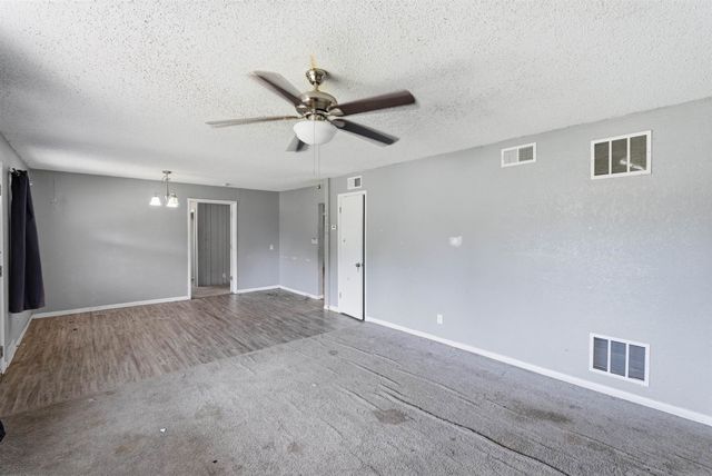 3604 E Skinner, Wichita, KS 67218
