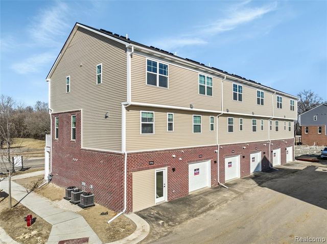 29997 Center Street 10, New Hudson, MI 48165