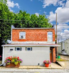 109 N Dixie Highway, Momence, IL 60954