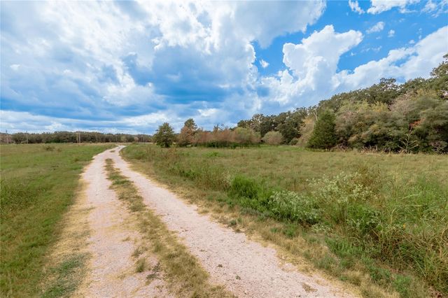 2803 Fm 2158, Midway, TX 75852