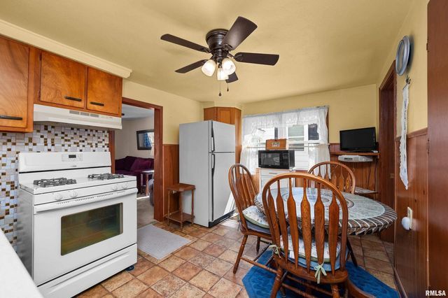 2375 31ST Street A, Moline, IL 61265