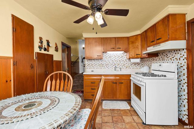 2375 31ST Street A, Moline, IL 61265