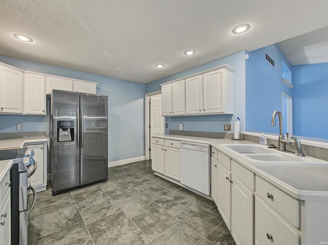 1512 Brixton Road, Evansville, IN 47710