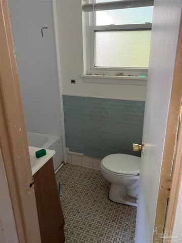 10 Pleasant Ave, Pensacola, FL 32505