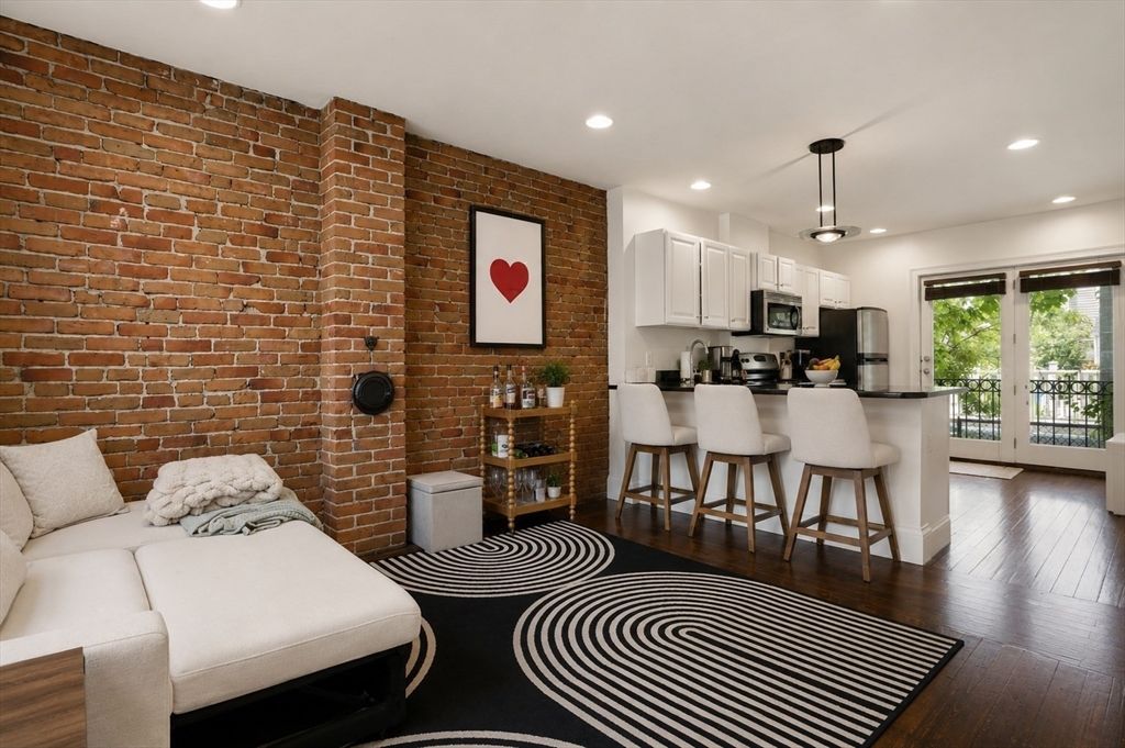 169 K St 1, Boston, MA 02127