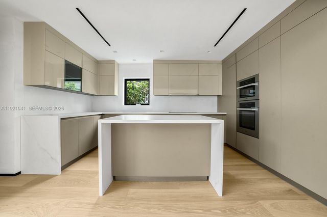 1520 W 22nd St, Miami Beach, FL 33140