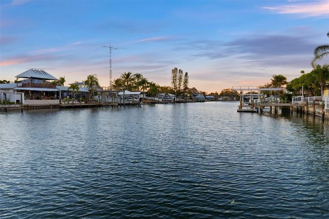 3936 VERSAILLES DRIVE, Tampa, FL 33634