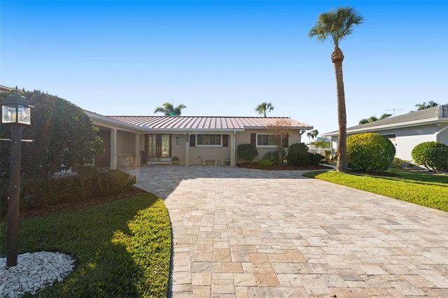 3936 VERSAILLES DRIVE, Tampa, FL 33634