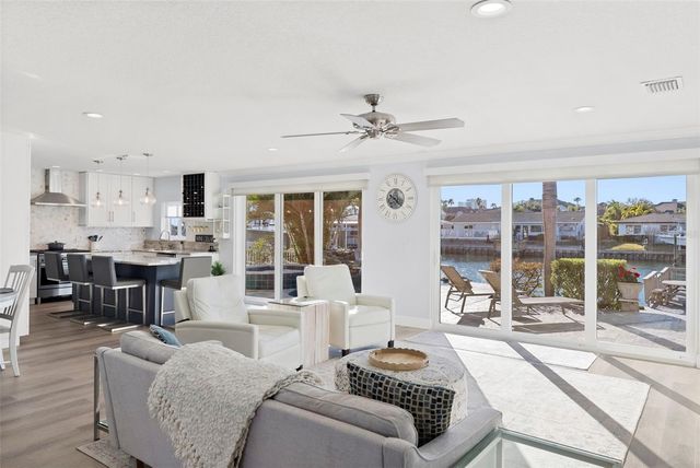 3936 VERSAILLES DRIVE, Tampa, FL 33634