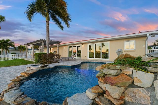 3936 VERSAILLES DRIVE, Tampa, FL 33634