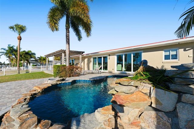 3936 VERSAILLES DRIVE, Tampa, FL 33634