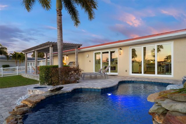 3936 VERSAILLES DRIVE, Tampa, FL 33634