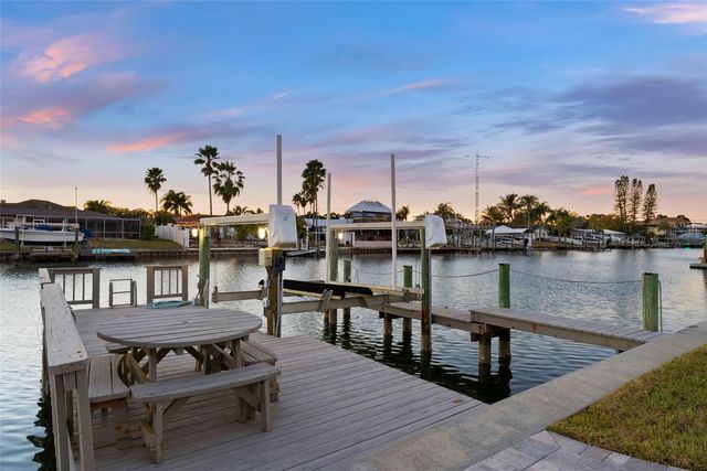 3936 VERSAILLES DRIVE, Tampa, FL 33634