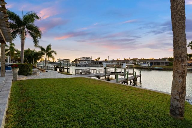 3936 VERSAILLES DRIVE, Tampa, FL 33634