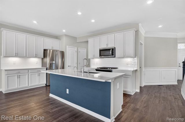4799 Broomfield Way, Lake Orion, MI 48359
