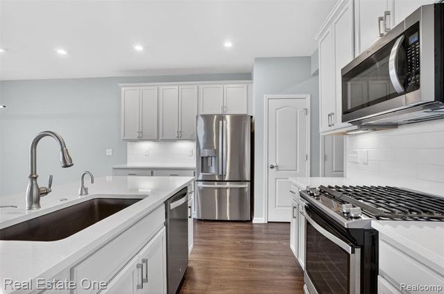 4799 Broomfield Way, Lake Orion, MI 48359