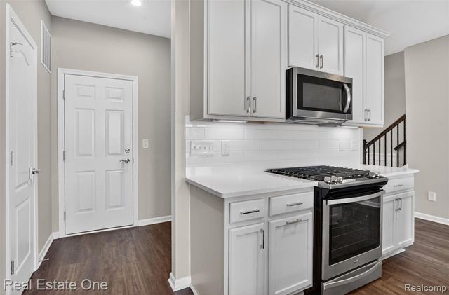 4799 Broomfield Way, Lake Orion, MI 48359