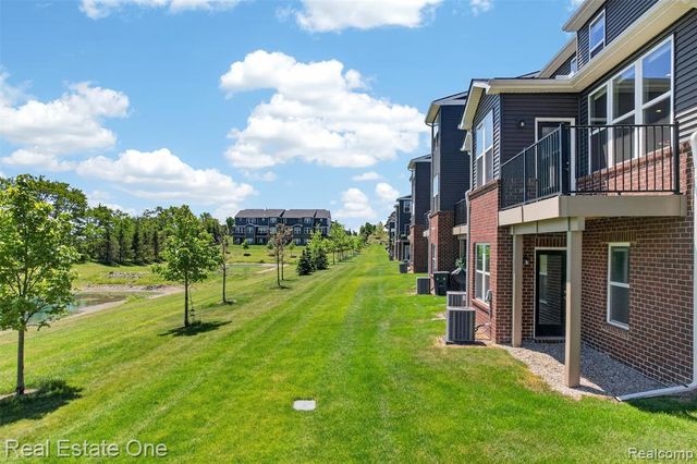 4799 Broomfield Way, Lake Orion, MI 48359