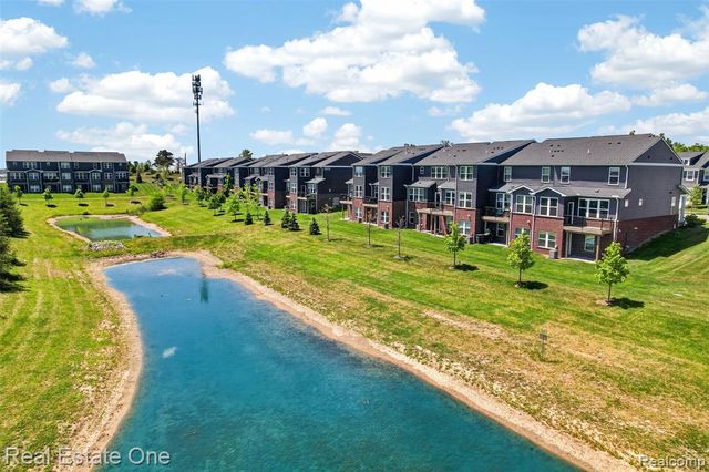 4799 Broomfield Way, Lake Orion, MI 48359