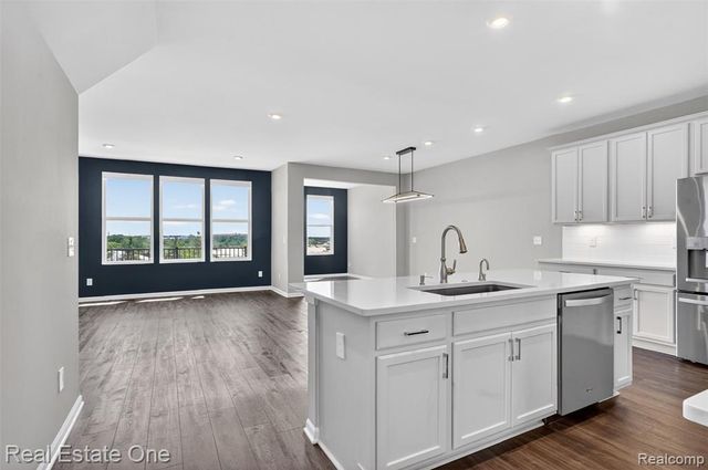 4799 Broomfield Way, Lake Orion, MI 48359