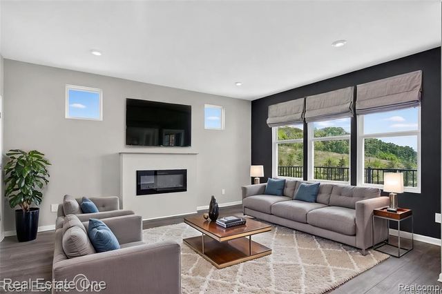 4799 Broomfield Way, Lake Orion, MI 48359