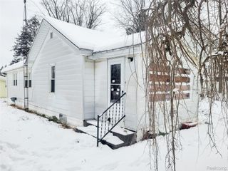 1031 E Pine Avenue, Genesee Charter Township, MI 48458