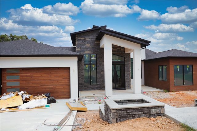 33 W Wimbledon Way, Rogers, AR 72758