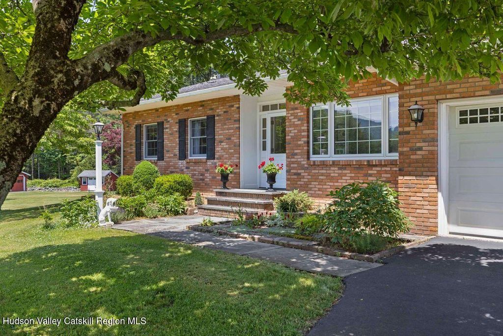 52 Brodhead Road, West Shokan, NY 12494