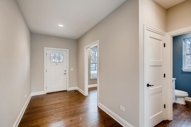 384 Woodland Chase Lane, Vernon Hills, IL 60061