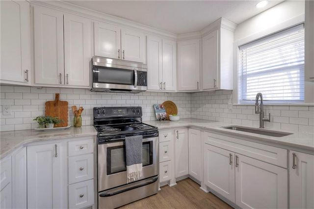 16506 GREENWALD Court, Belton, MO 64012