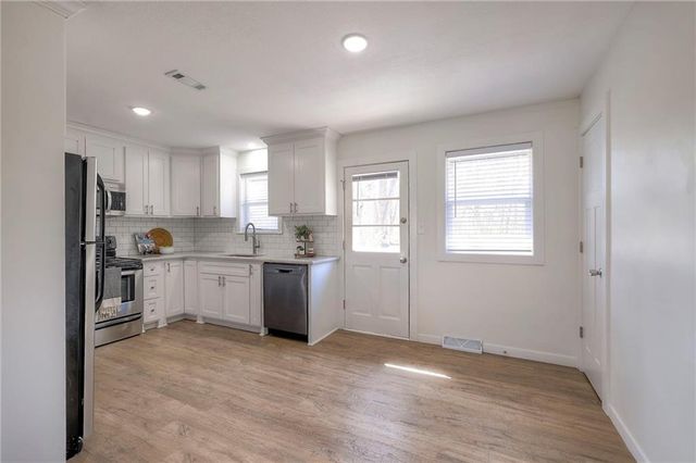 16506 GREENWALD Court, Belton, MO 64012