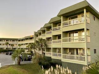 1300 Ocean Boulevard 305, Isle Of Palms, SC 29451