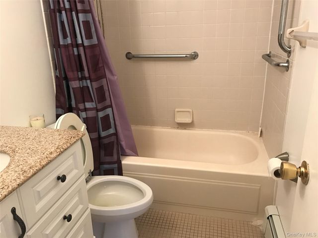 68-01 242ND Street 29E, Douglaston, NY 11362