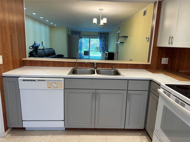 7580 92ND STREET 102D, Seminole, FL 33777