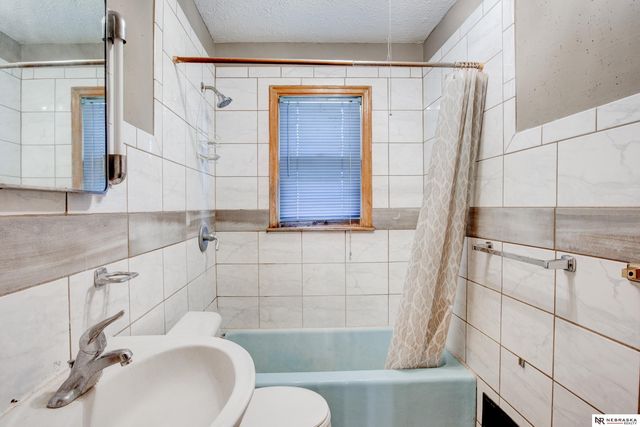 3322 Larimore Avenue, Omaha, NE 68111