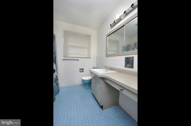 210 PHILELLENA RD, Cherry Hill, NJ 08034