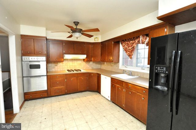 210 PHILELLENA RD, Cherry Hill, NJ 08034