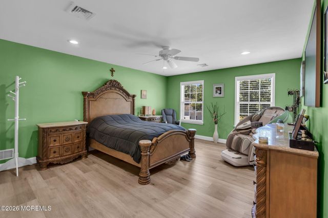 2 Tom Gray Court, Forked River, NJ 08731