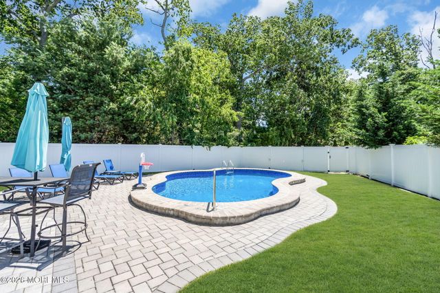 2 Tom Gray Court, Forked River, NJ 08731