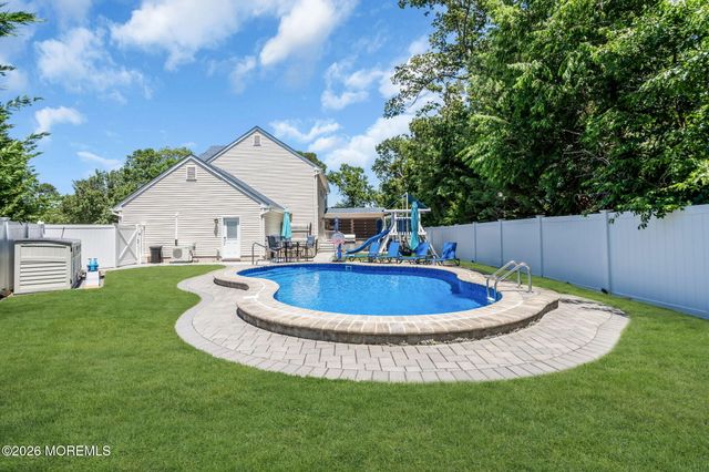 2 Tom Gray Court, Forked River, NJ 08731