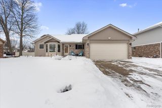 21526 E Chipmunk Trail, Woodhaven, MI 48183