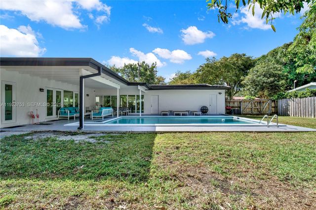 8265 SW 149th Dr, Palmetto Bay, FL 33158