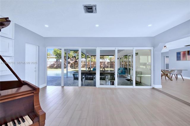 8265 SW 149th Dr, Palmetto Bay, FL 33158