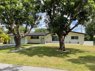 8265 SW 149th Dr, Palmetto Bay, FL 33158